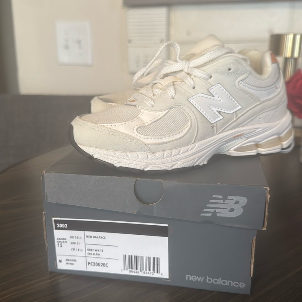 Kids new balance unisex gently worn/ barely worn great condition size 13C US